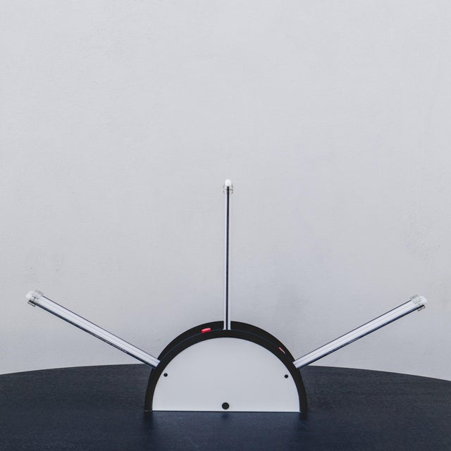 Remnants of stock, never used. the first lamp has three 36w neon tubes, each 44 cm long. Three additional neon tubes are...