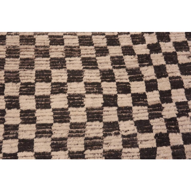 Early 21st Century Nazmiyal Collection Modern Central Asian Rug For Sale - Image 5 of 9