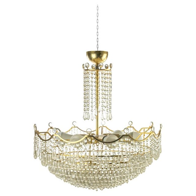 1970s Vintage Gilded Brass and Crystal Drops 6-Light Chandelier, Italy, 1970s For Sale - Image 5 of 5