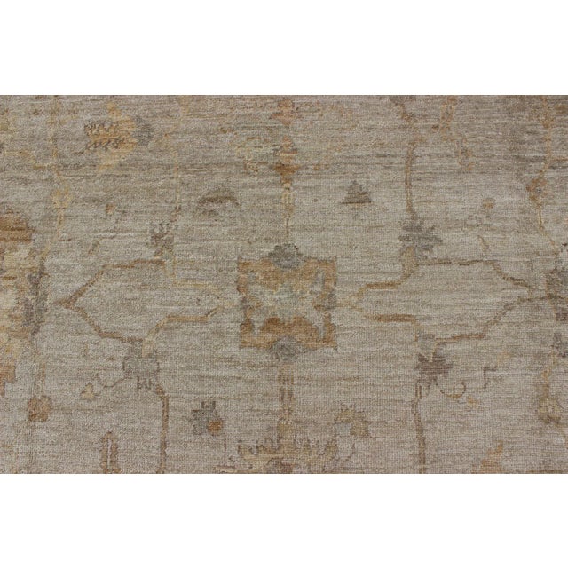 Late 20th Century Angora Turkish Oushak Large Rug With All-Over Design in Light Neutral Colors For Sale - Image 5 of 13