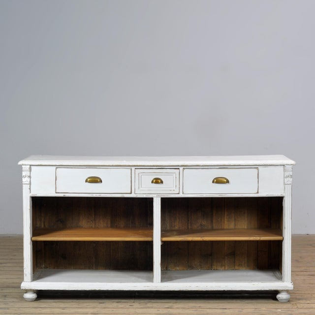 Rustic White Pine Counter, 1900, in Good conditions. Designed 1890 to 1919