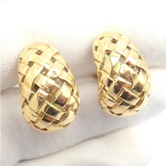 Vintage Tiffany & Co. Vannerie Basket Weave Yellow Gold Hoop Earrings, A Pair For Sale - Image 11 of 13