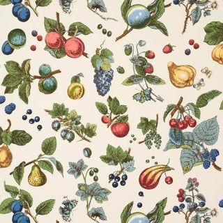 Schumacher Berry Grove Wallpaper In Ivory For Sale