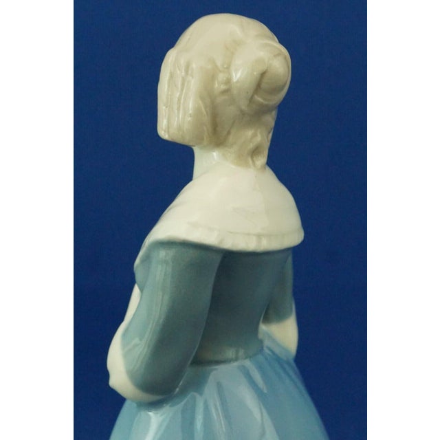 20th Century Art Nouveau Ceramic Sculpture of a Lady from Amphora, Austria, 1890s For Sale - Image 12 of 18