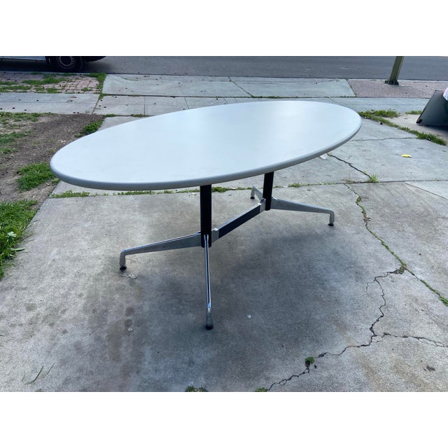 Vintage Oval Conference Table with Herman Miller Attributed Aluminum Segmented Base For Sale In Sacramento - Image 6 of 11