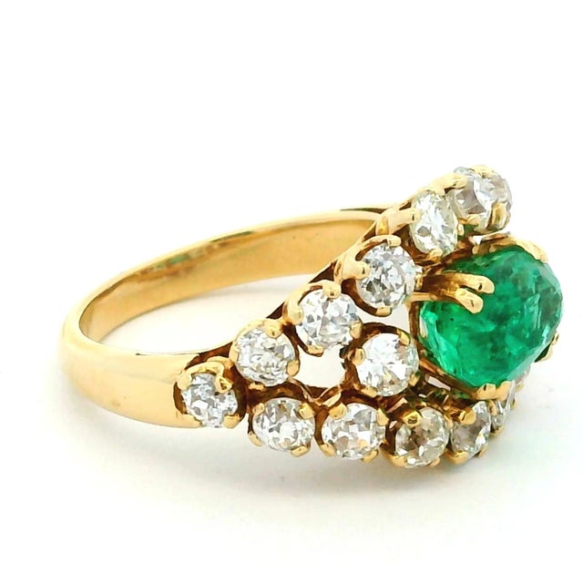 1960s Colombian 18k Yellow Gold Emerald & Diamond Cocktail Ring, Size 7 For Sale - Image 11 of 14