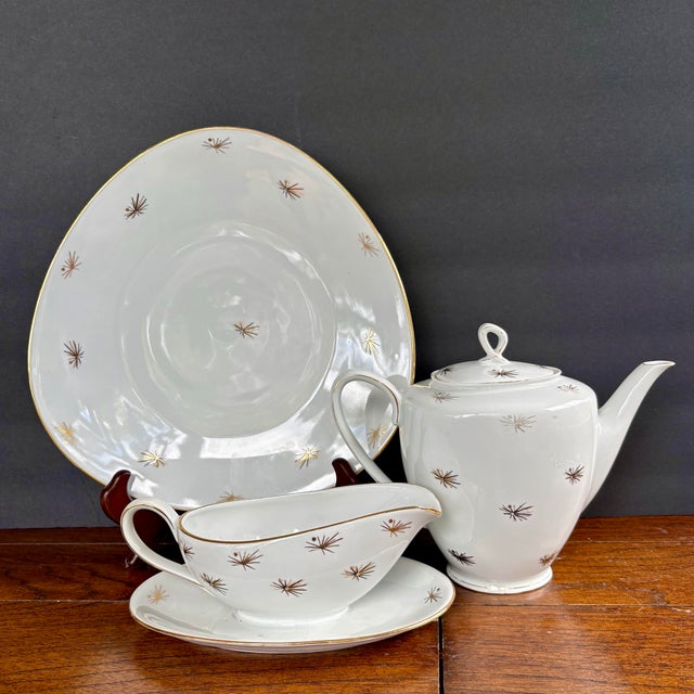 Ceramic Vintage Oscar Schaller Bavaria Porcelain Gravy Boat With Attached Underplate, Gold Starburst Pattern (1910–1935) For Sale - Image 7 of 7