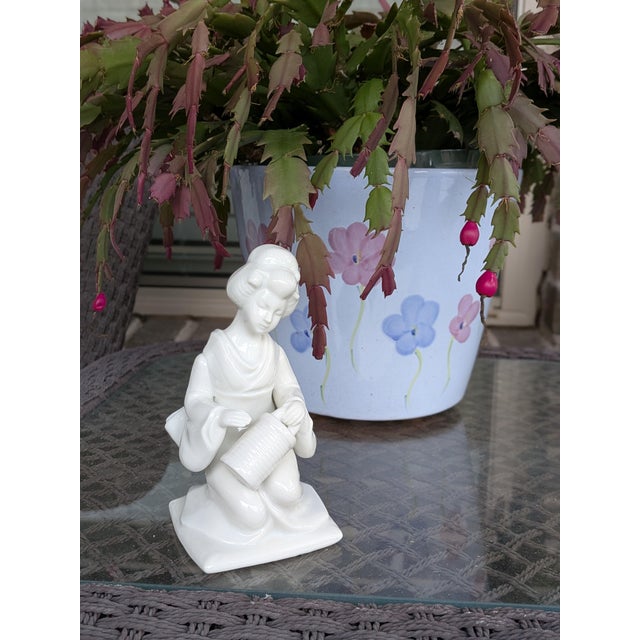 Blanc De Chine Seated Japanese Geisha Asian Lady Figurine For Sale - Image 10 of 11
