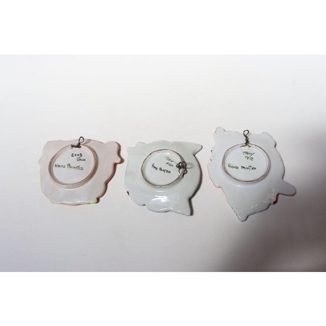 Set of Three Hand Painted Vintage Italian Ceramic Wall-Mounted Decorative Plates - Pinocchio, Cat and Pig For Sale In New York - Image 6 of 16