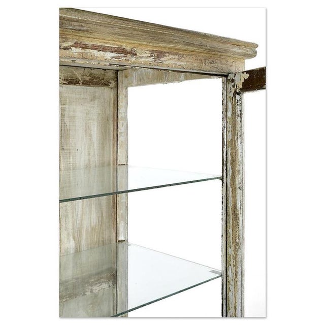 Showcase on Wooden Legs with Beige Patina For Sale - Image 3 of 7