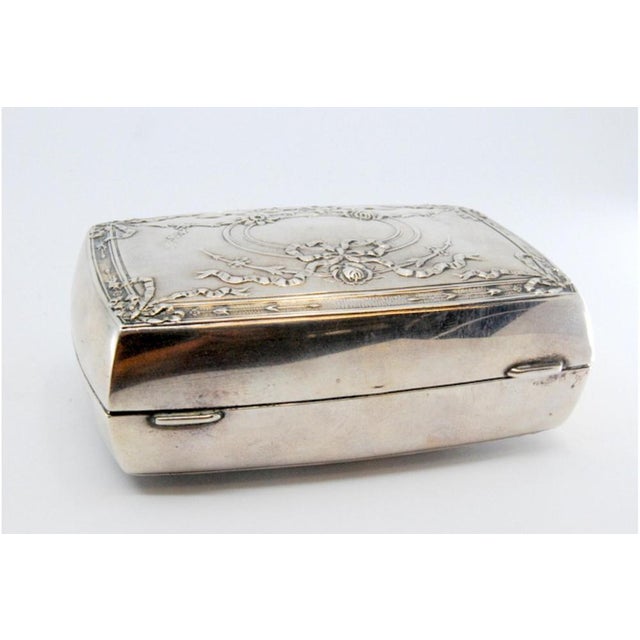 Silver Silver Snuffbox with Raised Plant Motifs For Sale - Image 8 of 9