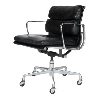 1990s Herman Miller Soft Pad Management Leather Chair For Sale