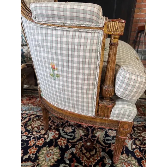 Late 19th-Century French Louis XV-Style Giltwood Bergère, Gray Upholstery For Sale In New York - Image 6 of 9