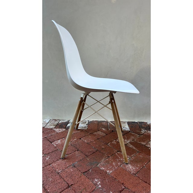 Eames Eames Molded Fiberglass Chair Set For Sale - Image 4 of 17