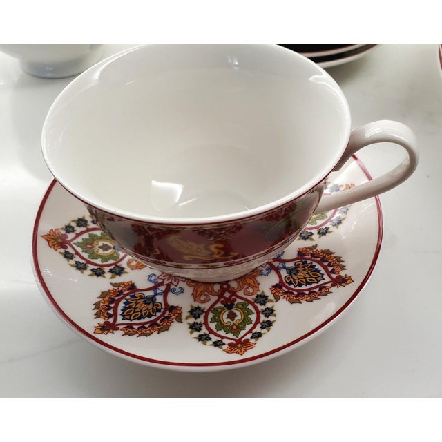 Modern 20 Piece Porcelain Dinnerware Set for 4 For Sale - Image 4 of 6