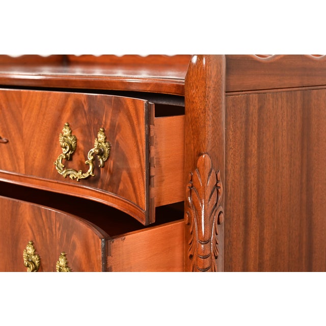 Baker Furniture Style French Regency Louis XVI Flame Mahogany Serpentine Front Chest of Drawers, Circa 1940s For Sale - Image 9 of 15