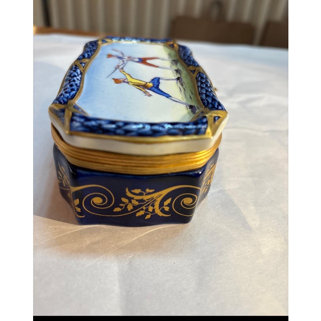 A 19th Century Sevres Hand Painted Hinged Box For Sale - Image 4 of 6