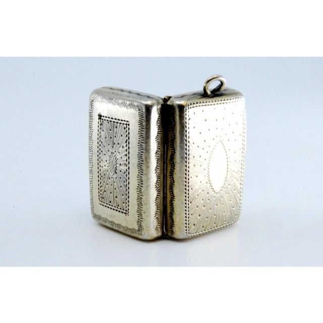 George IV Silver and Gold Vinaigrette Box with Lid Engraving, in Very Good conditions. Designed before 1890 This piece has...