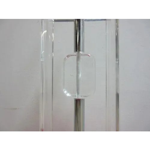 1980's Mid-Century Lucite Table Lamp For Sale In Philadelphia - Image 6 of 9