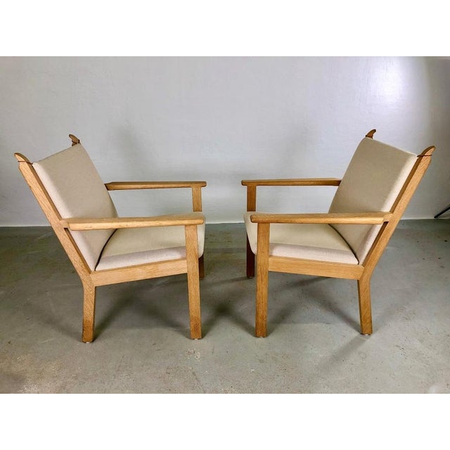 Danish hans j. Wegner set of two lounge chairs in oak and fabric by getama the comfortable model ge-284 lounge chair was...