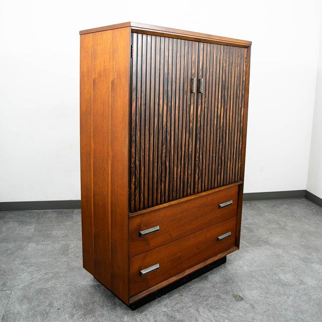 Mid Century Modern Dresser Gentleman's Chest Bassett Walnut Cabinet Drawers MCM For Sale - Image 4 of 10