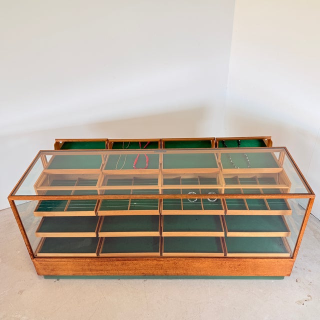 Vintage Oak Display Counter from SLB Stuttgart, 1950s For Sale - Image 4 of 18