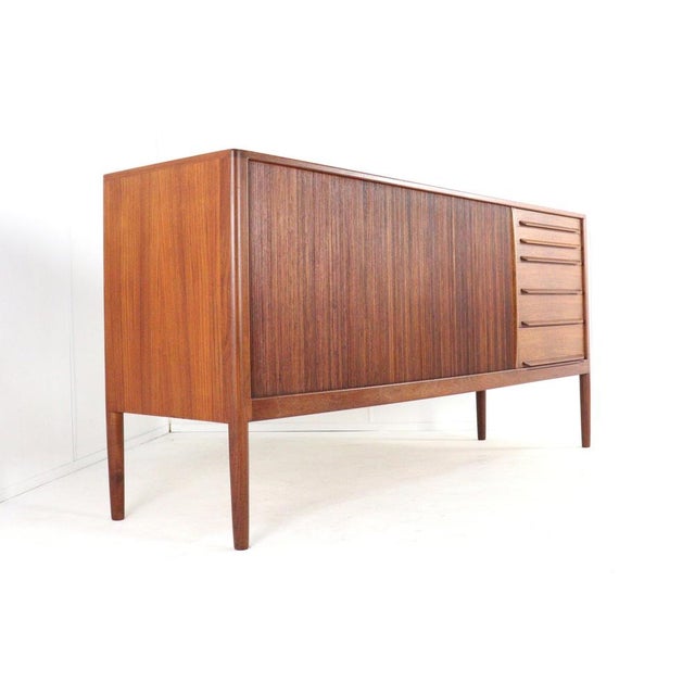 Danish perfection in teak: a unique model from Randers Møbelfabrik This rare sideboard embodies the essence of mid-...