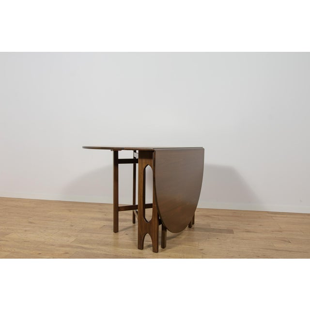 This extending dining table was manufactured by the British furniture maker Jentique during the 1960s. The piece...
