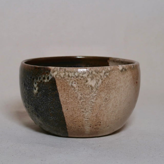 Handmade Studio Pottery Bowl With Textured Glaze in Earthy Neutrals and Lava Detail For Sale - Image 10 of 14