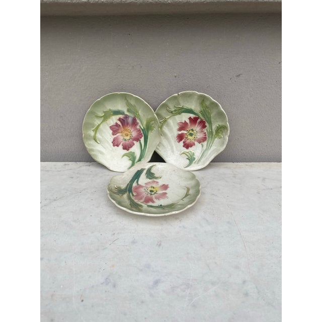 Shabby Chic Majolica Shell Dish Keller & Guerin Saint Clement Circa 1900 For Sale - Image 3 of 4