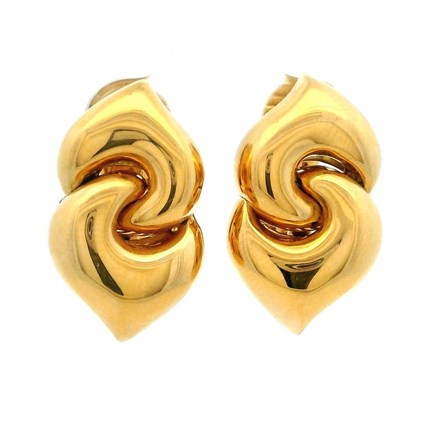 1980s Bulgari Puffy Gancio Link 18k Yellow Gold Earrings, Pair For Sale - Image 11 of 11