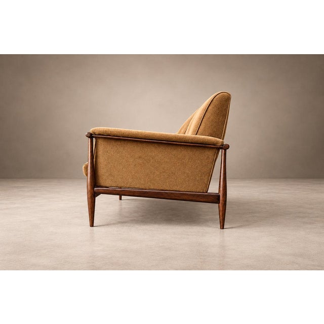 “Canoa” Sofa in Brazilian Rosewood and Warm Camel Velvet, Liceu de Artes e Ofícios, Brazil, 1960s — Lot 856C For Sale - Image 10 of 18