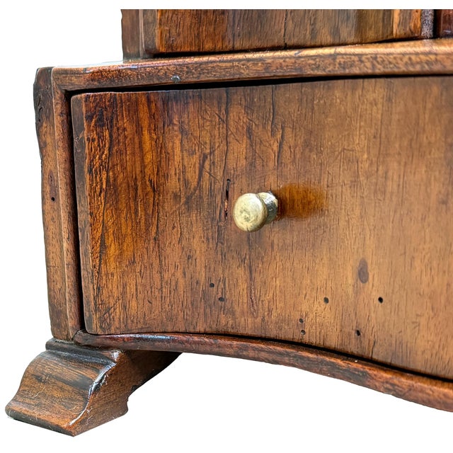 Queen Anne Dressing Table Mirror in Walnut, 1710 For Sale - Image 11 of 15