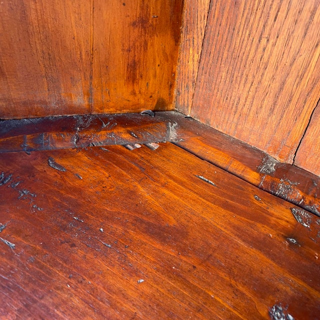 Brown Early 1800s Pine Corner Cabinet With Scalloped Front, H-Hinges, and Lower Cabinet With Shelf. For Sale - Image 8 of 11