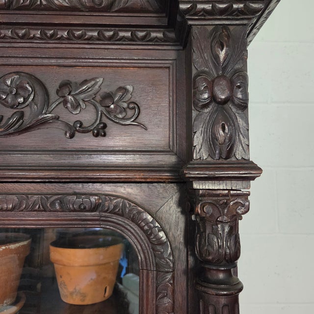Gorgeous 19th Century French Carved Oak Bookcase With Turned Supports and Decorative Frieze For Sale - Image 15 of 18