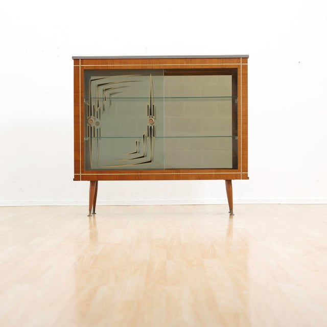 1950s Atomic Glass Curio Display Cabinet For Sale In Los Angeles - Image 6 of 8