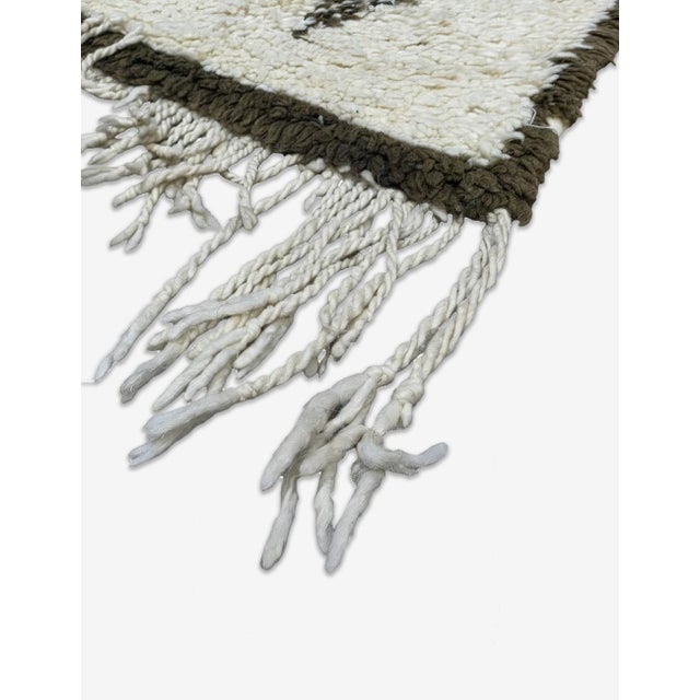 1980's Moroccan Beni Ourain Wool Rug - 9.3 X 5.2 Ft For Sale - Image 4 of 6