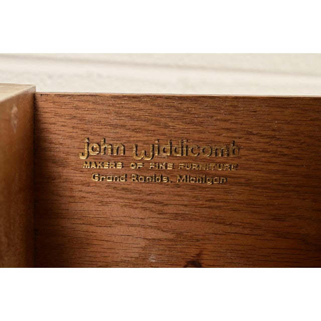 Cream John Widdicomb Italian Rococo Louis XV Cream Lacquered and Gold Gilt Bedside Chests, Pair For Sale - Image 8 of 16