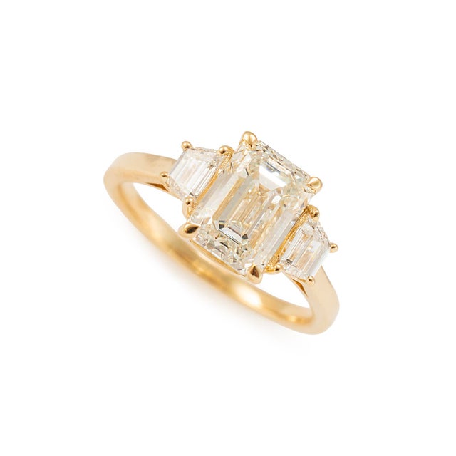 Gender: Ladies Metal Type: 14K Yellow Gold Ring Size: 8 Width: 2.00 mm Weight: 3.88 grams Ladies 14K yellow gold three-...