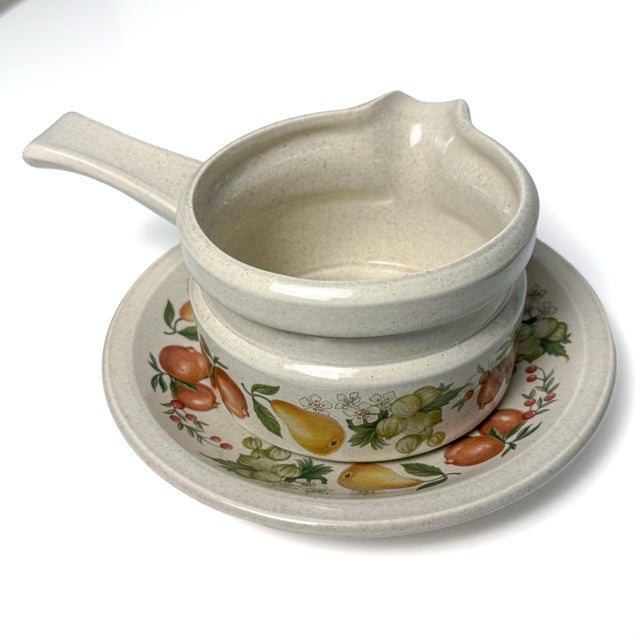 English Vintage Wedgwood Quince Gravy Boats With Underplates, Pair For Sale - Image 3 of 7