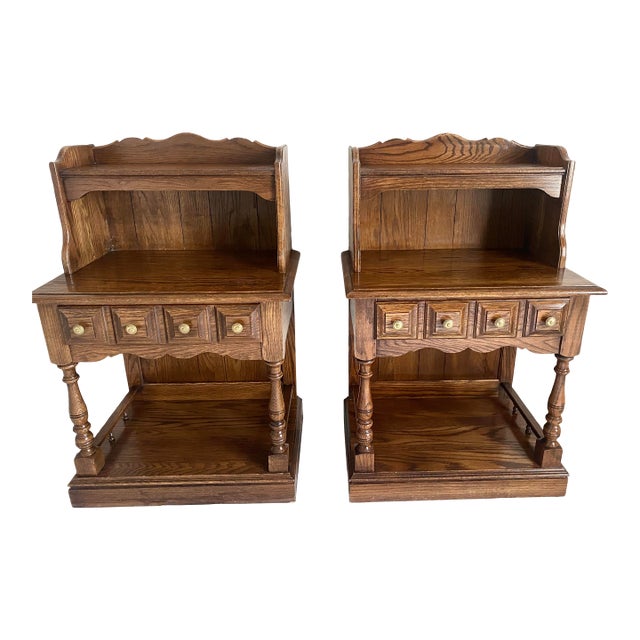 Late 20th Century Pennsylvania House Pair of Unique Tiered Solid Oak Nightstands American Traditional With Colonial Style Excellent Condition For Sale