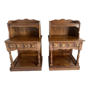 Late 20th Century Pennsylvania House Pair of Unique Tiered Solid Oak Nightstands American Traditional With Colonial Style Excellent Condition