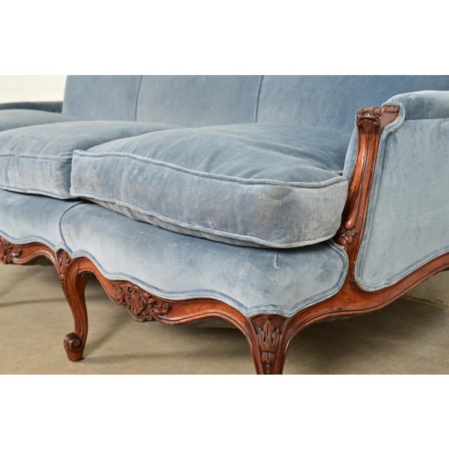 Baker Furniture Style French Provincial Louis XV Carved Walnut Velvet Upholstered Sofa | Circa 1960s For Sale In South Bend - Image 6 of 13