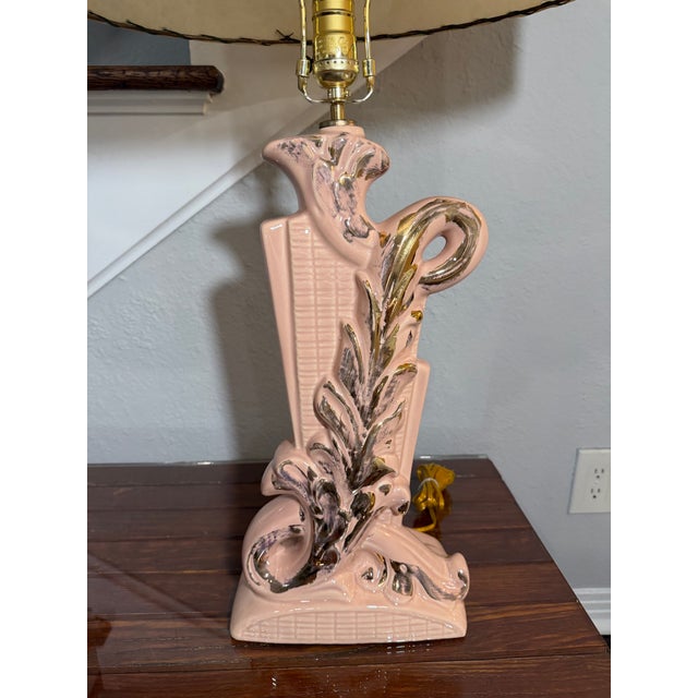 Mid-Century Modern 1950s Mid-Century Modern Pink and Gold Swirl Leaf Ceramic Table With Matching Original 2 Tiered Fiberglass Shade With Matching Gold Leave For Sale - Image 3 of 12