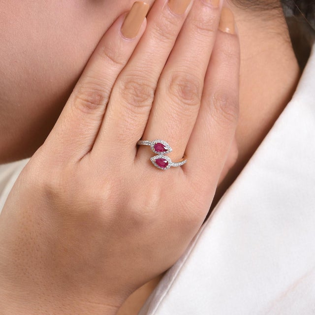 18k Gold Ruby & Real Diamond Bypass Ring Size 7 For Sale In New York - Image 6 of 12