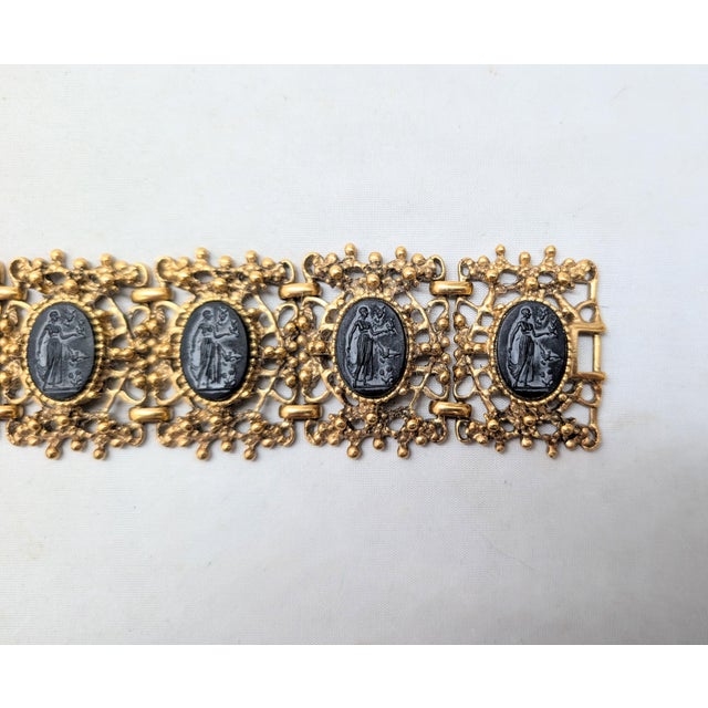 Vintage 1994 Signed Napier Goldtone Black Oval Intaglio Link Bracelet For Sale In Philadelphia - Image 6 of 7