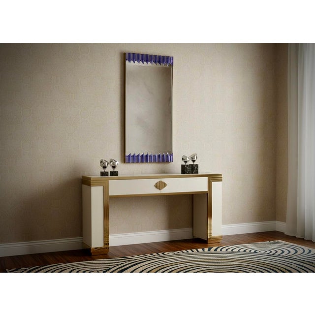 A strong periwinkle frame, reach the eye of the beholder, leaving him entranced; of Murano periwinkle art glass wall...