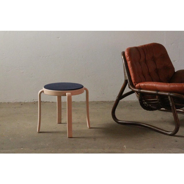 This is a Magnus Olesen stool from the 8000 series, designed in 1981 by Rud Thygesen & Johnny Sørensen and produced at the...