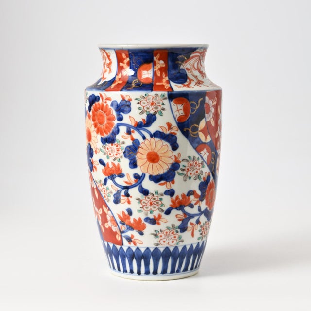 Japanese Imari Porcelain Vase, 1890s For Sale - Image 3 of 9