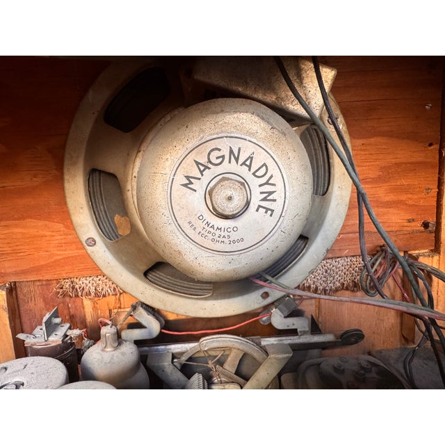 Vintage Italian Art Deco Magdadyne Radio and Cocktail Cabinet, 1930s For Sale - Image 3 of 18